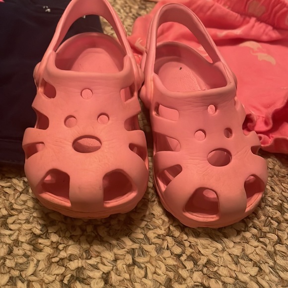 Baby girl 18 month bundle with size 4 croc-like shoe - Picture 5 of 11